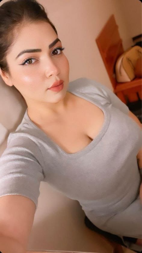 Meet Woman From Mumbai Escort Service As Pretty As Flower Petals